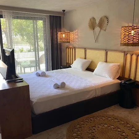 Icon Sovalye Island מלון *