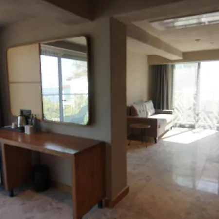 מלון Icon Sovalye Island