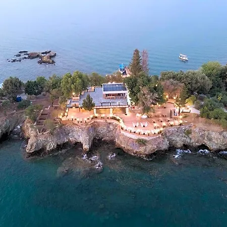 Icon Sovalye Island