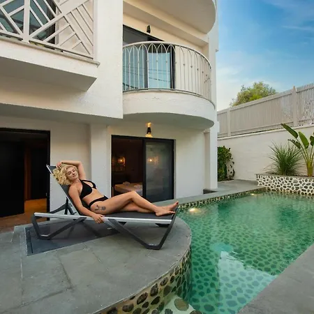 Icon Sovalye Island 페티예